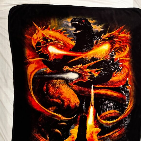 Godzilla vs King Ghidorah 46" x 60" Plush Throw Blanket - Picture 2 of 12